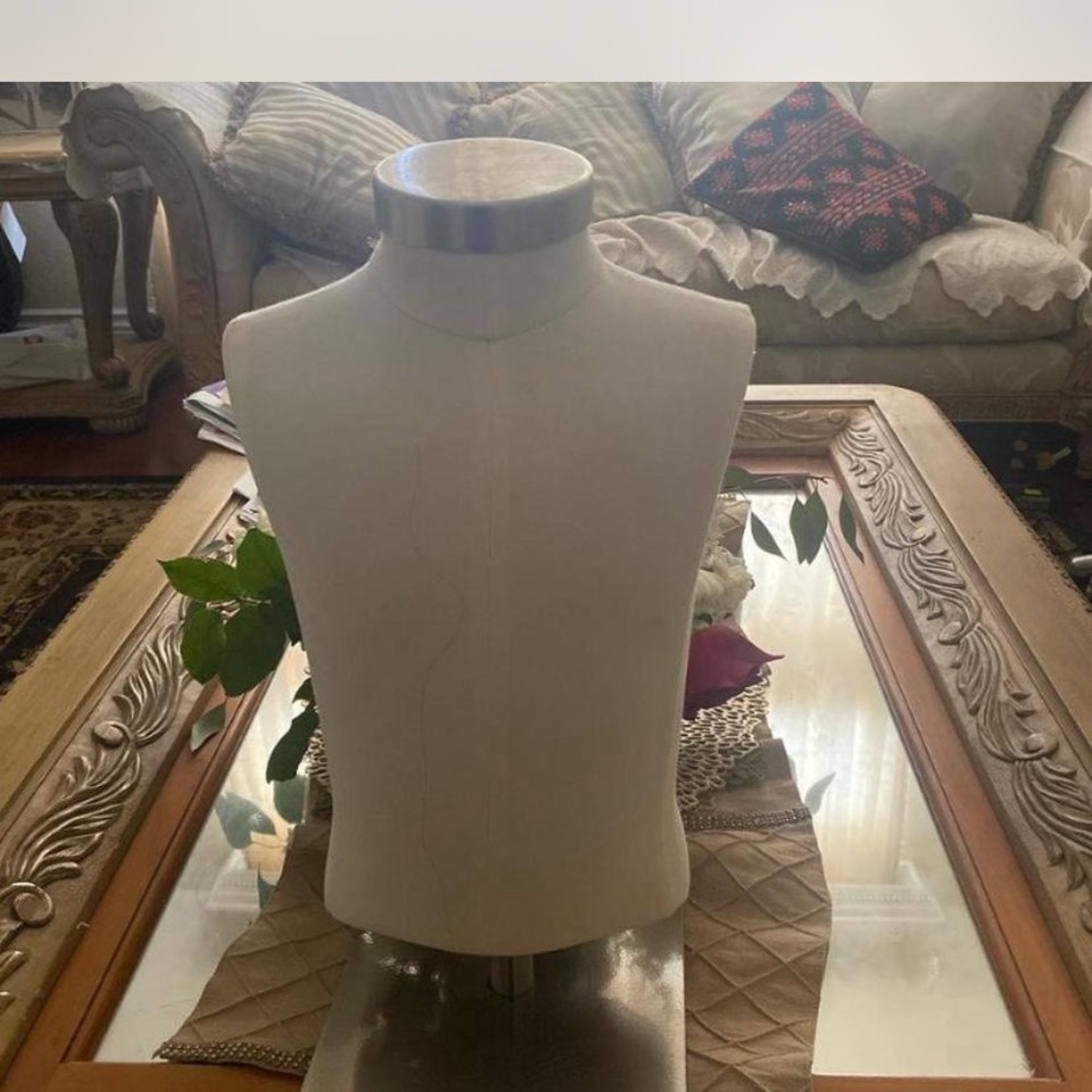 Elegant White Mannequin Bust